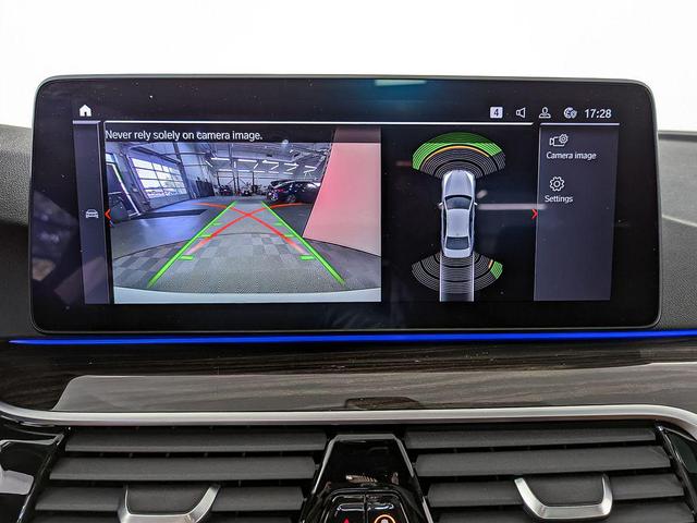 Photo of 2022 Alpine White BMW 530