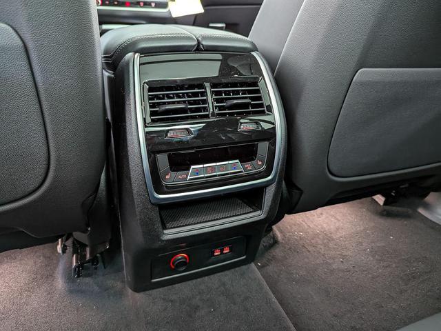 Photo of 2026 Skyscraper Grey Metallic BMW X7