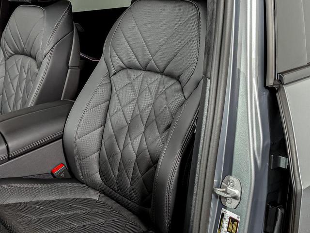 Photo of 2026 Skyscraper Grey Metallic BMW X7