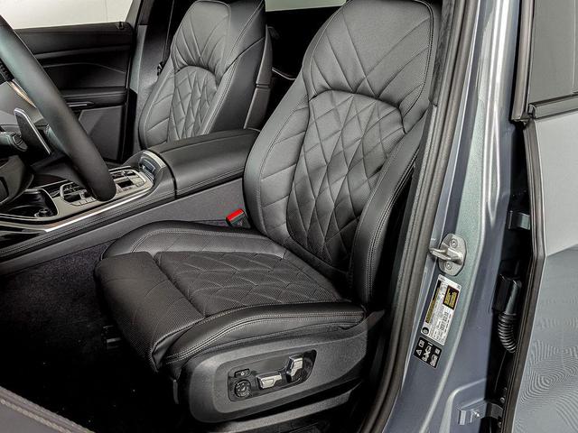 Photo of 2026 Skyscraper Grey Metallic BMW X7