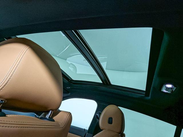 Photo of 2022 Alpine White BMW X6