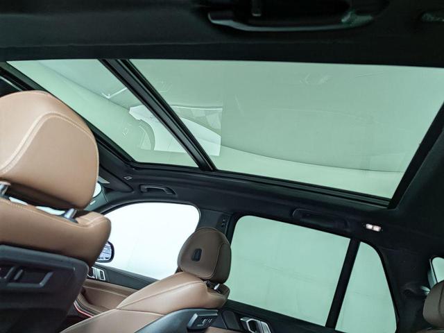 Photo of 2023 Carbon Black Metallic BMW X5