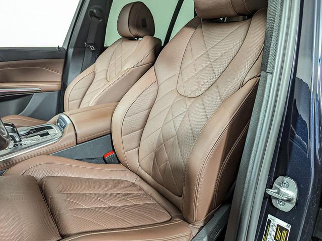 Photo of 2023 Carbon Black Metallic BMW X5