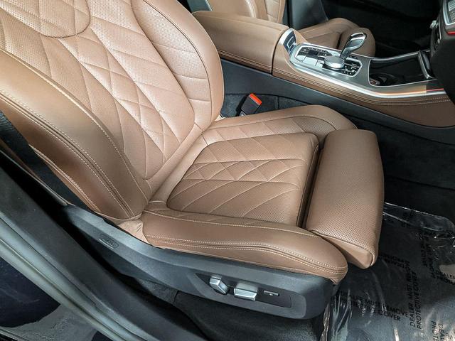 Photo of 2023 Carbon Black Metallic BMW X5