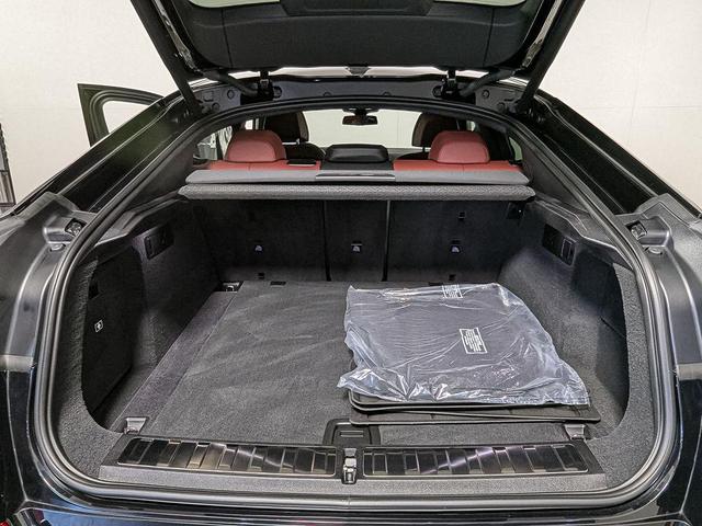 Photo of 2024 Black Sapphire Metallic BMW X6