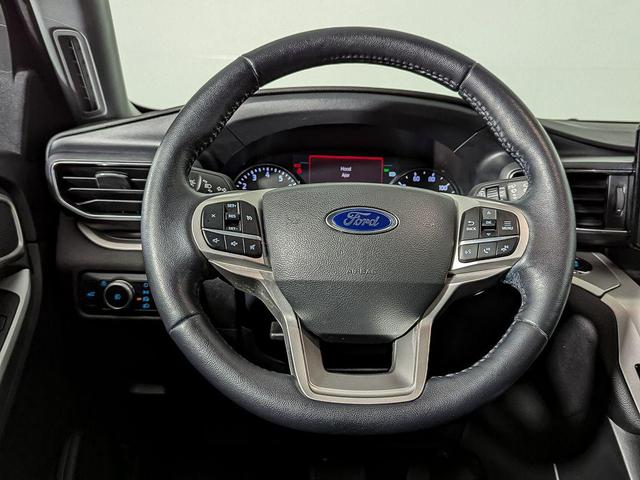 Photo of 2022 ICONIC SILVER METALLIC Ford Explorer