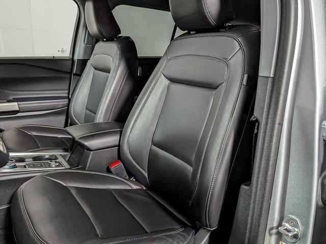 Photo of 2022 ICONIC SILVER METALLIC Ford Explorer