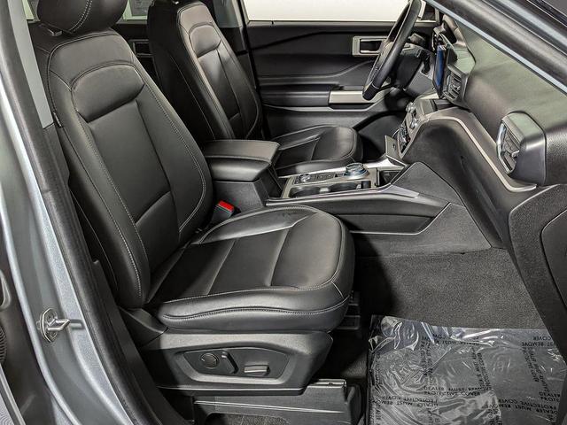 Photo of 2022 ICONIC SILVER METALLIC Ford Explorer