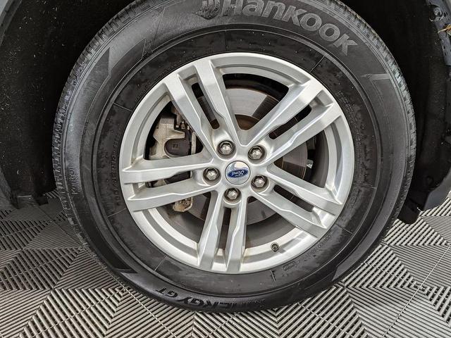 Photo of 2022 ICONIC SILVER METALLIC Ford Explorer