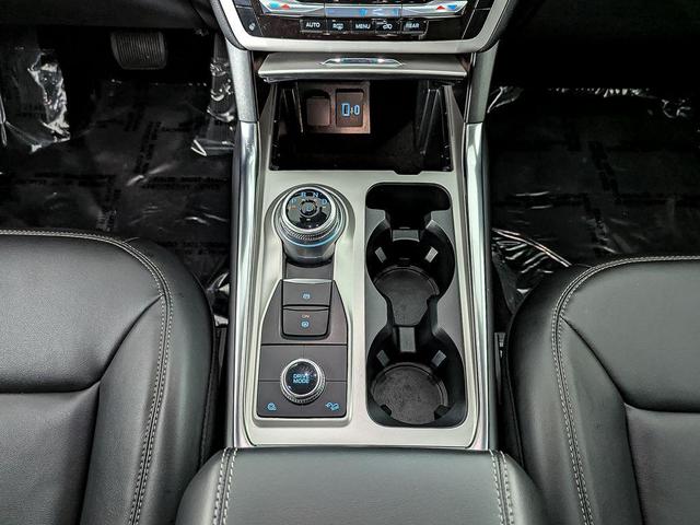 Photo of 2022 ICONIC SILVER METALLIC Ford Explorer