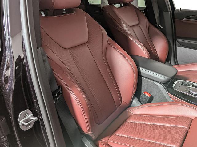 Photo of 2023 Black Sapphire Metallic BMW X4