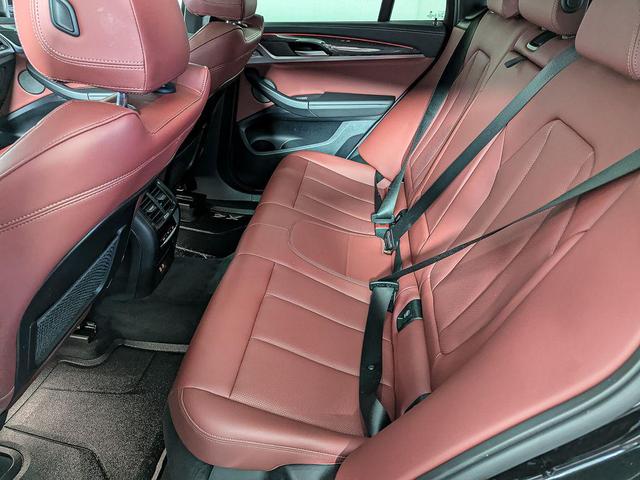 Photo of 2023 Black Sapphire Metallic BMW X4