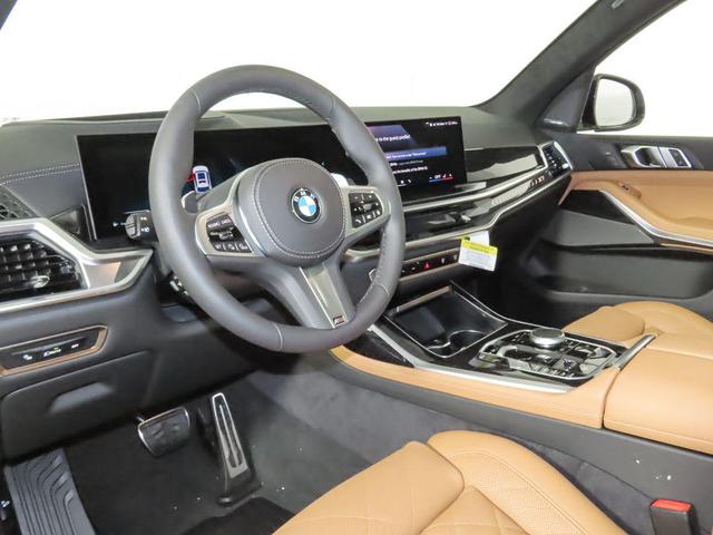 Photo of 2026 Mineral White Metallic BMW X7