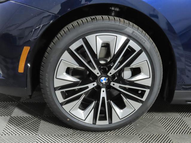 Photo of 2026 Tanzanite Blue II Metallic BMW 530