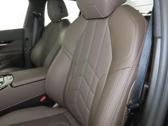 Photo of 2026 Tanzanite Blue II Metallic BMW 530