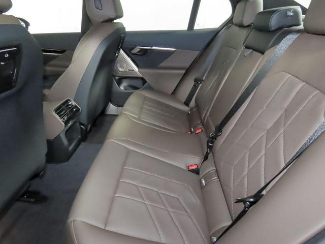 Photo of 2026 Tanzanite Blue II Metallic BMW 530