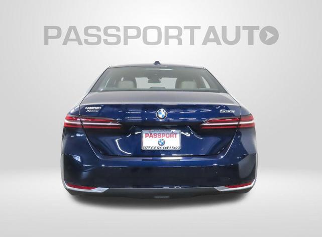 Photo of 2026 Tanzanite Blue II Metallic BMW 530