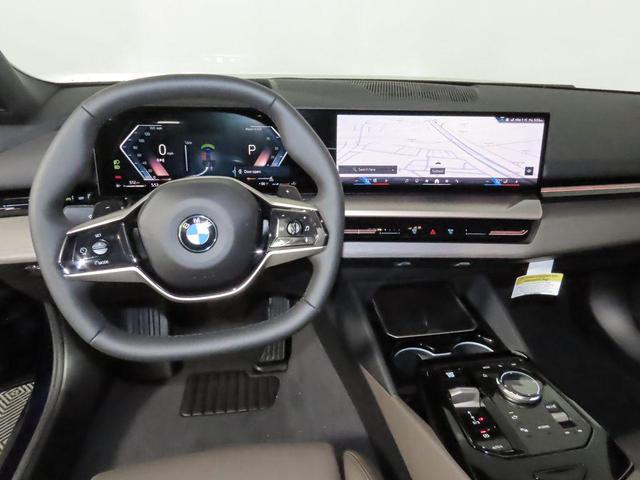 Photo of 2026 Tanzanite Blue II Metallic BMW 530
