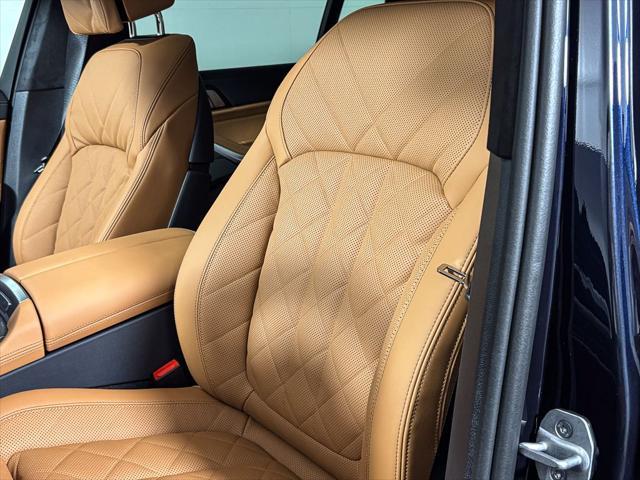 Photo of 2026 Carbon Black Metallic BMW X7