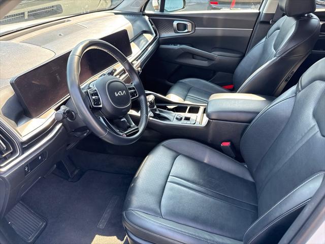 Photo of 2024 Glacial White Pearl Kia Sorento