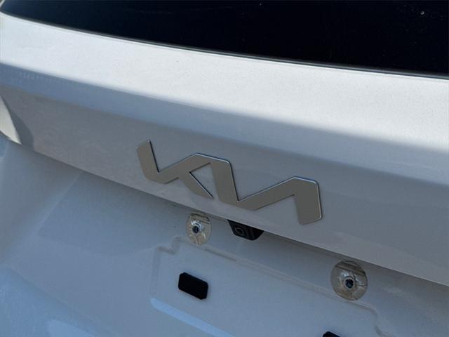 Photo of 2024 Glacial White Pearl Kia Sorento
