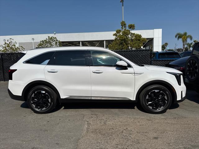 Photo of 2024 Glacial White Pearl Kia Sorento