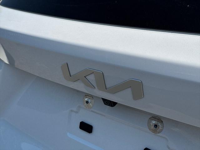 Photo of 2024 Glacial White Pearl Kia Sorento