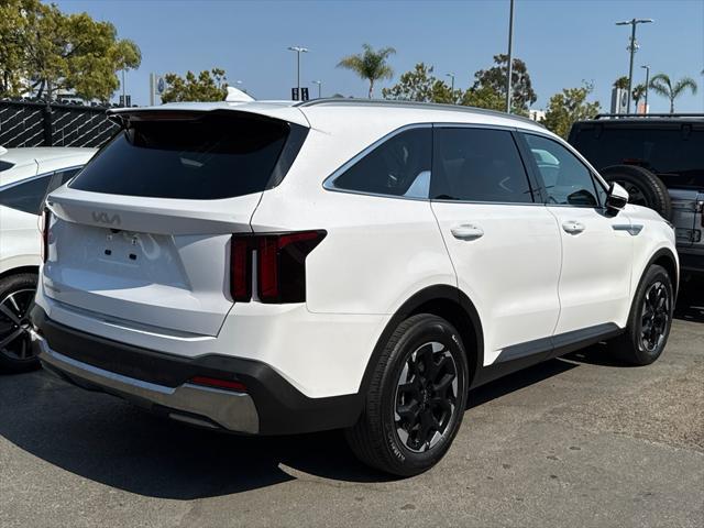 Photo of 2024 Glacial White Pearl Kia Sorento
