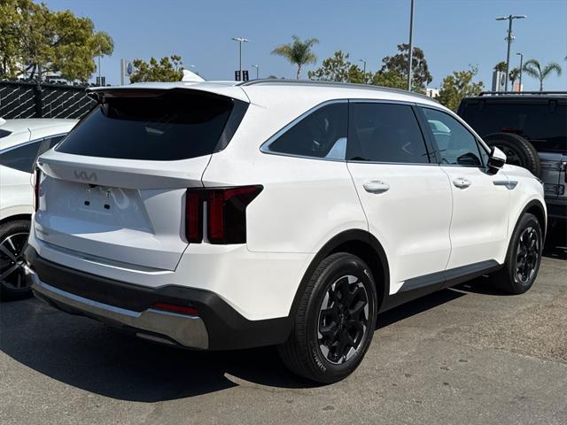 Photo of 2024 Glacial White Pearl Kia Sorento