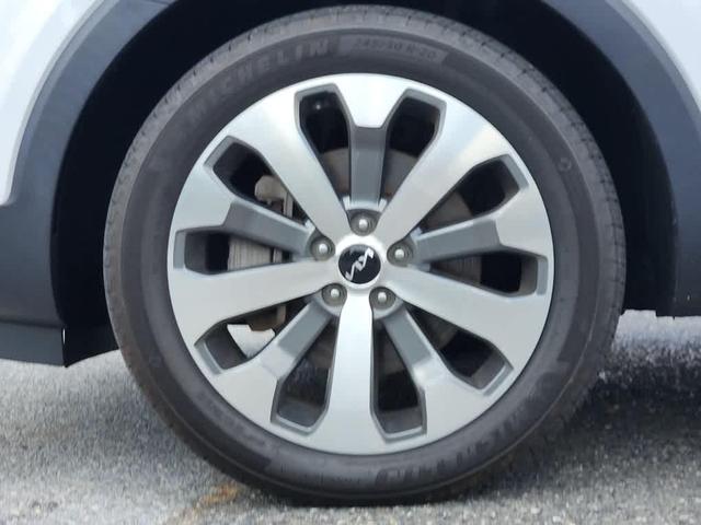 Photo of 2022 Glacial White Pearl Kia Telluride