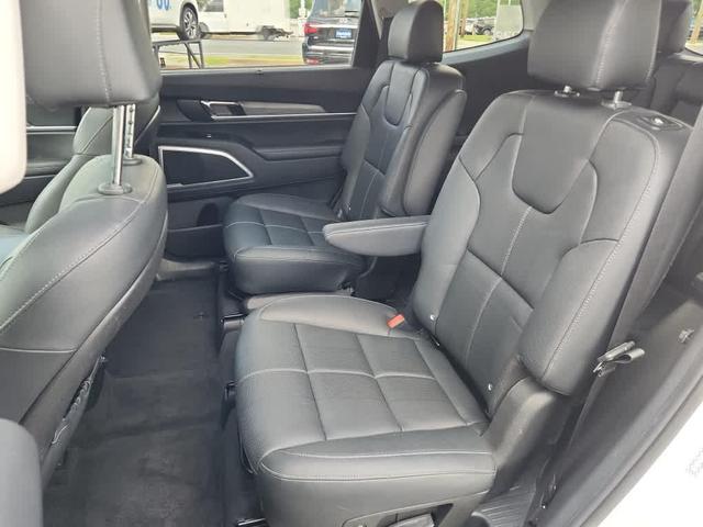 Photo of 2022 Glacial White Pearl Kia Telluride