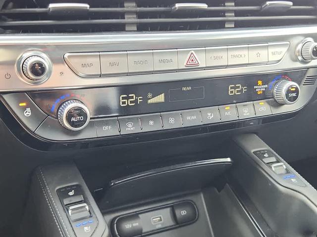 Photo of 2022 Glacial White Pearl Kia Telluride