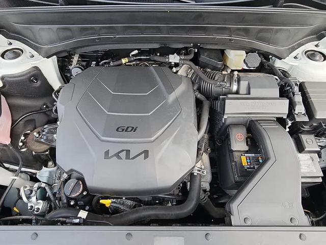 Photo of 2022 Glacial White Pearl Kia Telluride