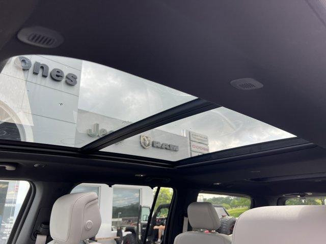 Photo of 2025 Bright White Clearcoat Jeep Wagoneer