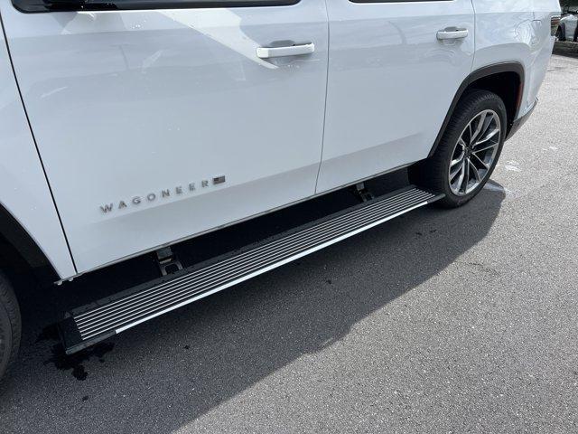 Photo of 2025 Bright White Clearcoat Jeep Wagoneer