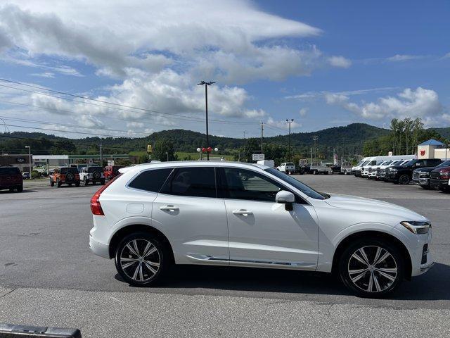Photo of 2023 Crystal White Metallic Volvo XC60