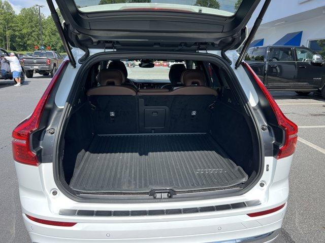 Photo of 2023 Crystal White Metallic Volvo XC60