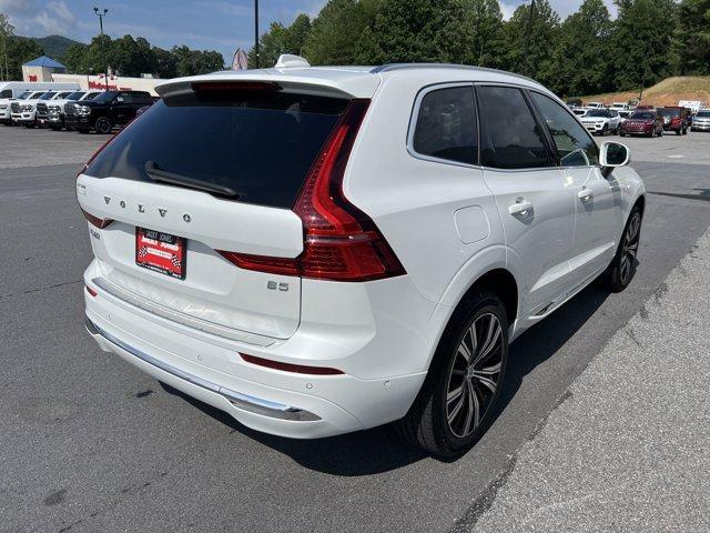 Photo of 2023 Crystal White Metallic Volvo XC60