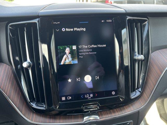 Photo of 2023 Crystal White Metallic Volvo XC60
