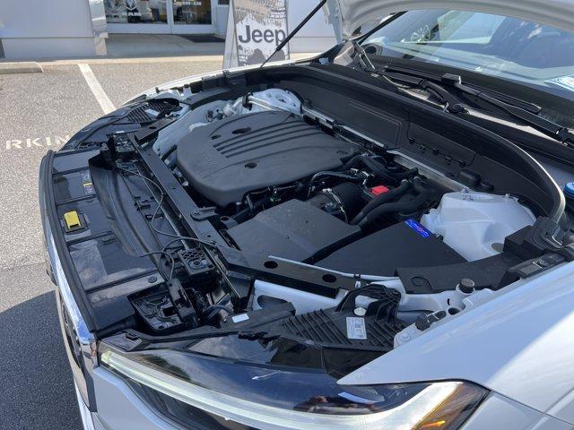 Photo of 2023 Crystal White Metallic Volvo XC60