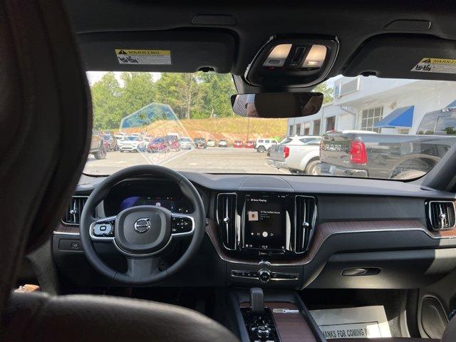 Photo of 2023 Crystal White Metallic Volvo XC60