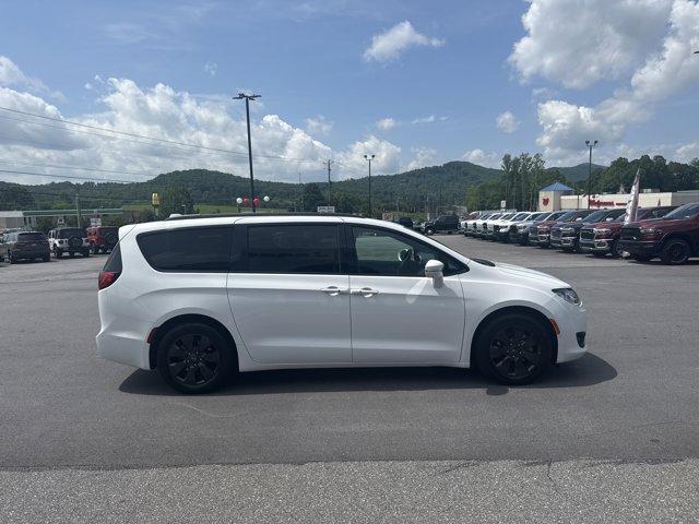 Photo of 2019 Bright White Clearcoat Chrysler Pacifica Hybrid