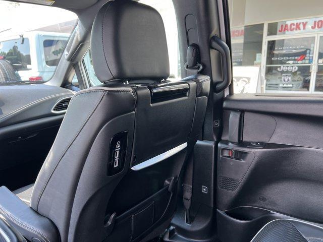 Photo of 2019 Bright White Clearcoat Chrysler Pacifica Hybrid