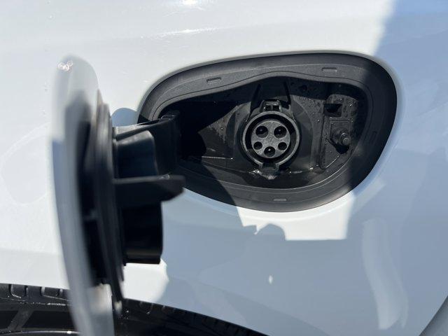 Photo of 2019 Bright White Clearcoat Chrysler Pacifica Hybrid