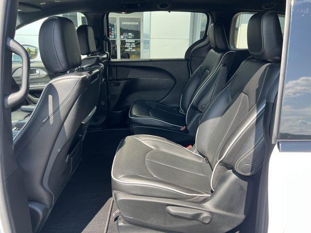 Photo of 2019 Bright White Clearcoat Chrysler Pacifica Hybrid