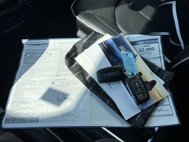 Photo of 2019 Bright White Clearcoat Chrysler Pacifica Hybrid