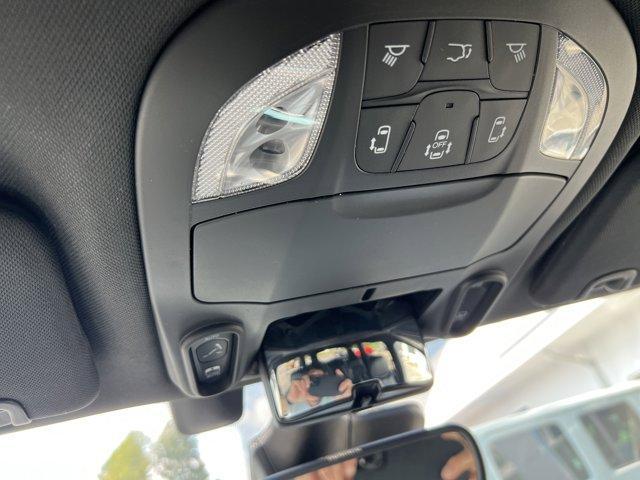 Photo of 2019 Bright White Clearcoat Chrysler Pacifica Hybrid