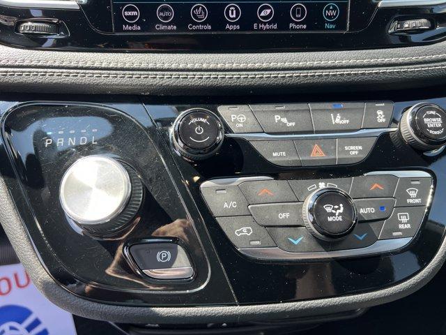 Photo of 2019 Bright White Clearcoat Chrysler Pacifica Hybrid
