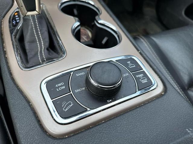 Photo of 2017 Bright White Clearcoat Jeep Grand Cherokee