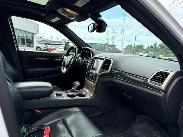 Photo of 2017 Bright White Clearcoat Jeep Grand Cherokee